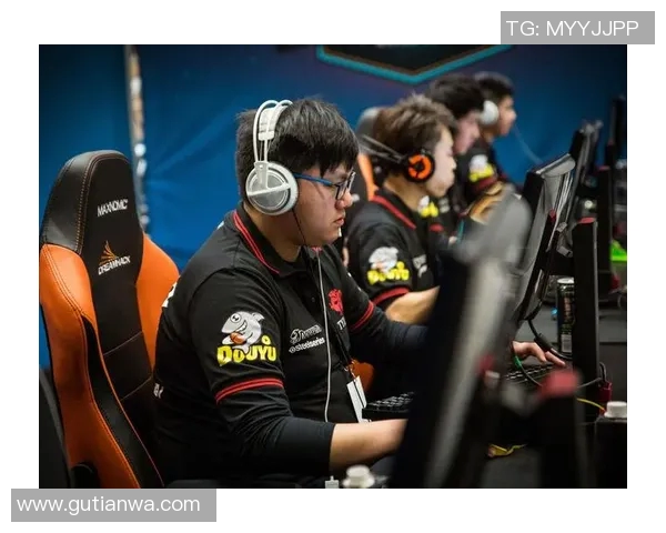 CS冬季大型锦标赛小蜜蜂战队Spinx灵活转点击杀关键